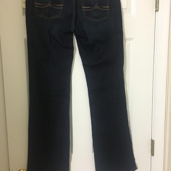 Lucky Brand jeans to go with your cute tank top. - Picture 2 of 4